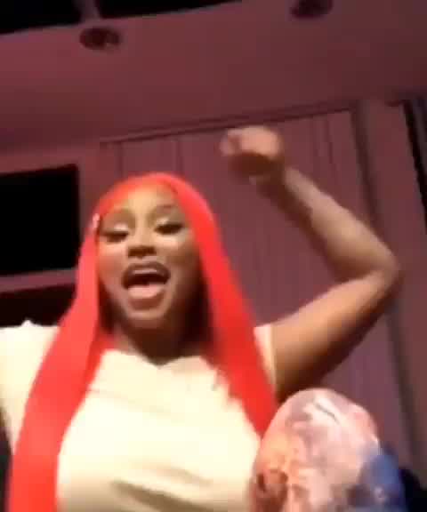 Nicki Boobs bouncing