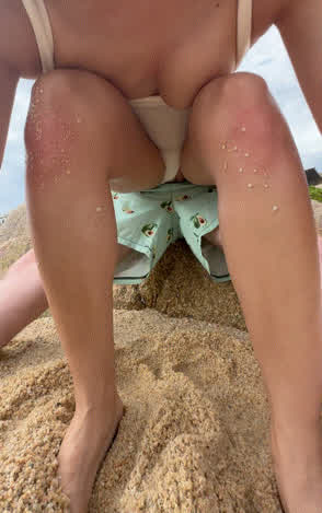 Sneaking in a fuck at a crowded beach 🏝️