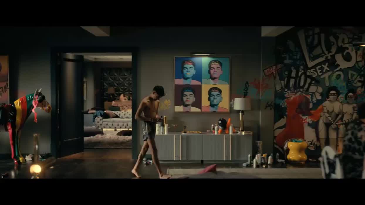 Molly in Episode 2 of Netflix's 'The Fall of the House of Usher'