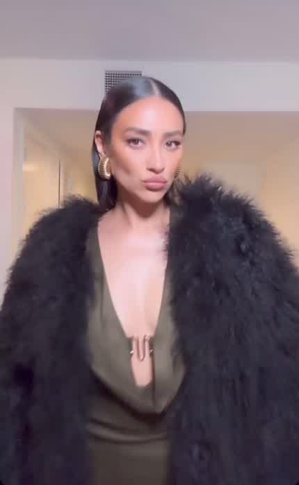 Love seeing her in a dress 😍😍