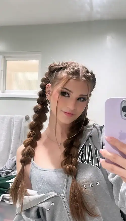 Anyone else think she’s just so cuteeee? I love her so much 