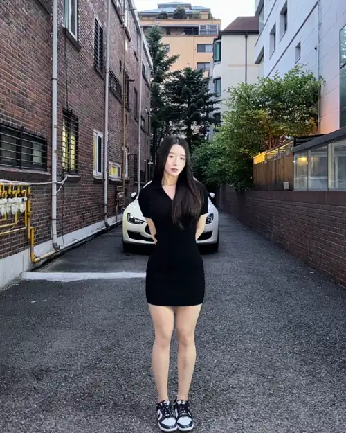 Hope my body looks good in this tight dress 🙈