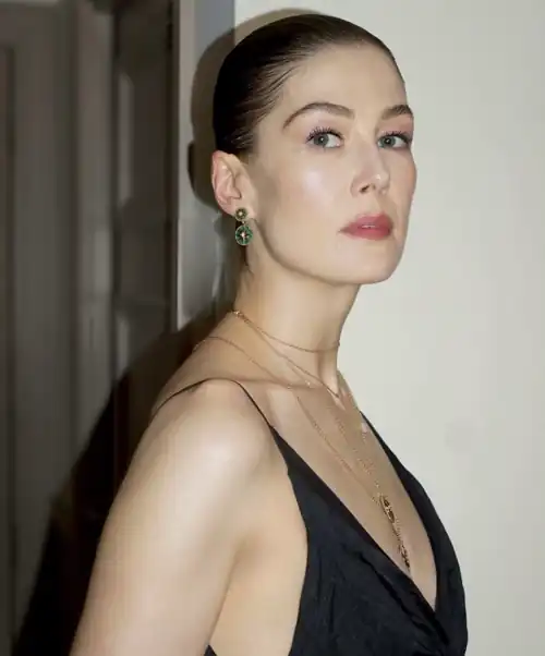 rosamund for the dior cruise show!