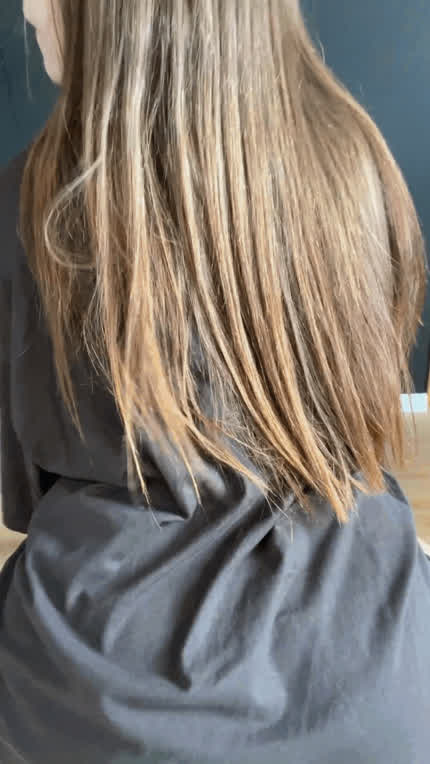 describe what's up my skirt.