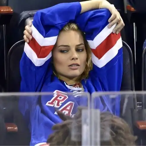 Margot looks distressed what should we do to make her happy again?