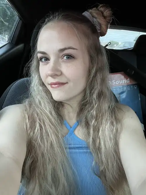 All natural blonde babe 