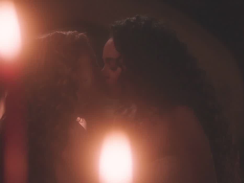 Madi's kissing scene with Vanessa