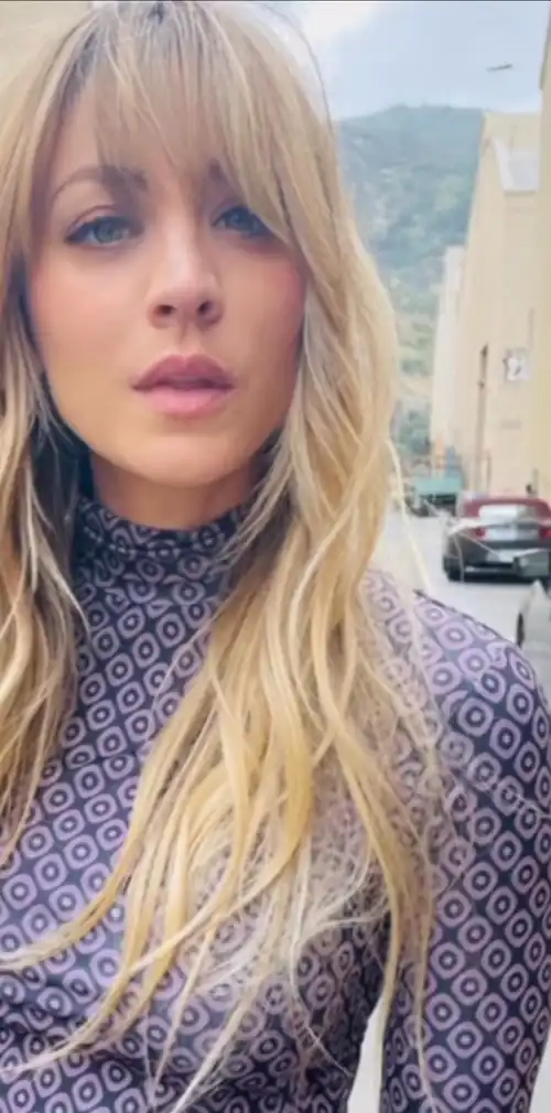 Just her gorgeous face alone is enough…. 
