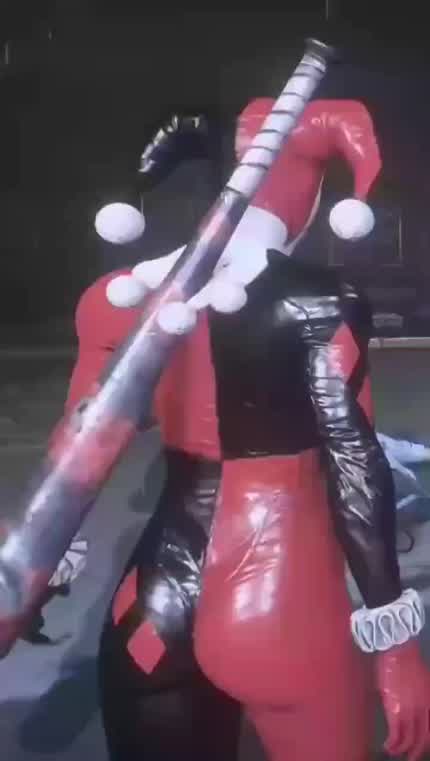 Slow walk on Harley Quinn is sexy - latex squeezing her thicc big ass.