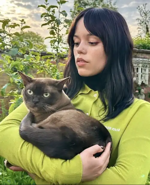 Goddess with a very lucky kitty ❤️