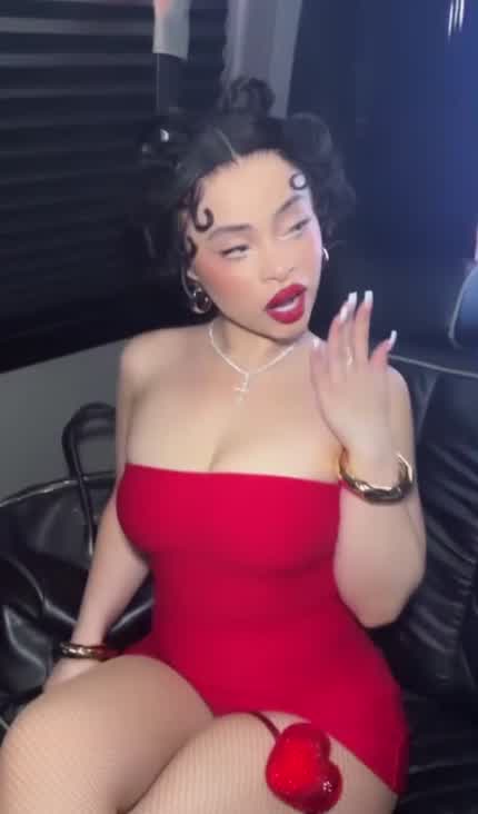 Slap my shi on them tits
