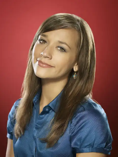 Rashida in a promo image for her sitcom Unhitched