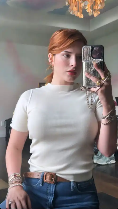 Bella Thorne 
