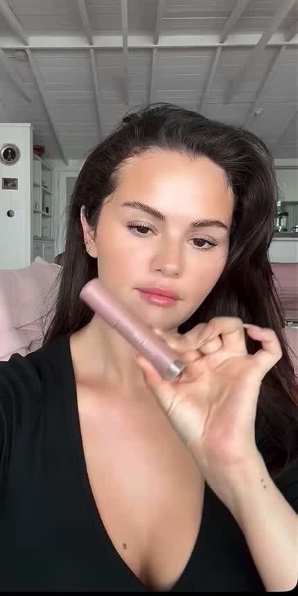 Selena and her glorious makeup tutorials.
