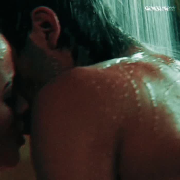 Ana de Armas Shower Scene