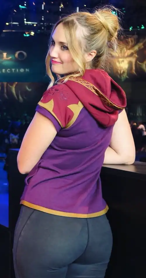 I can’t believe there isn’t a cropped version of this amazing picture here?!?!?!