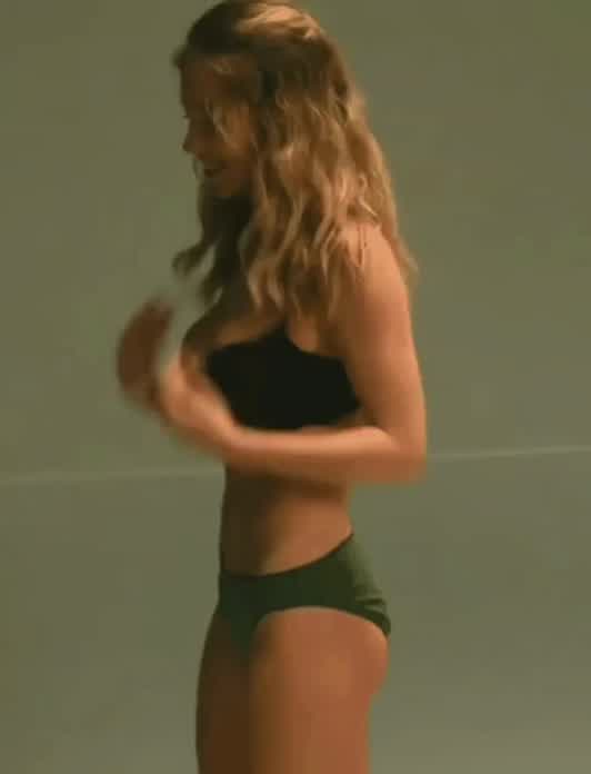 Sydney Sweeney | The Voyeurs (2021)