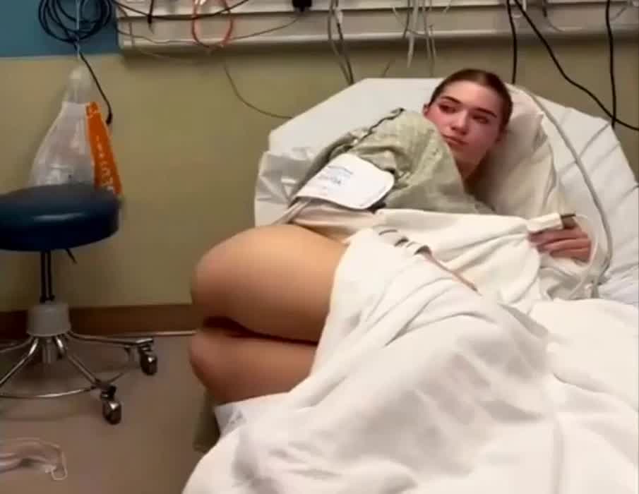 A quickie before surgery, Couple fuck in emergency room
