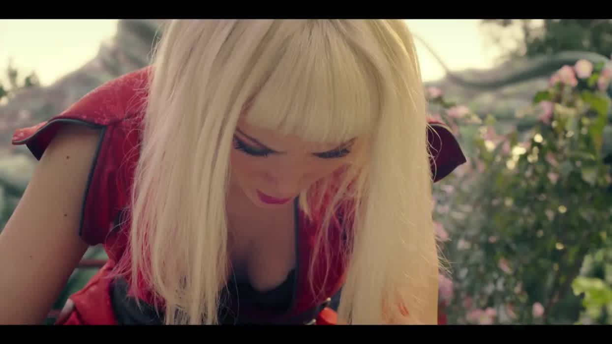 Pom Klementieff and Ludi Lin in Black Mirror S05E01 "Striking Vipers"