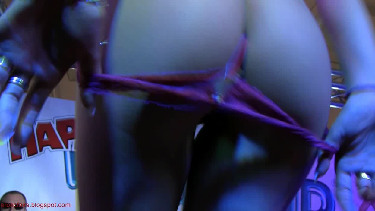 Lovely Young Mia Magma Livestrip on Stage