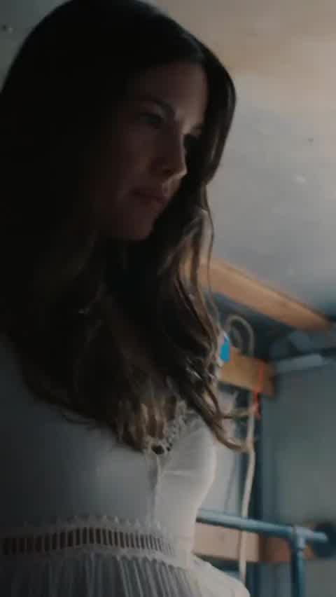 Liv Tyler's landing strip