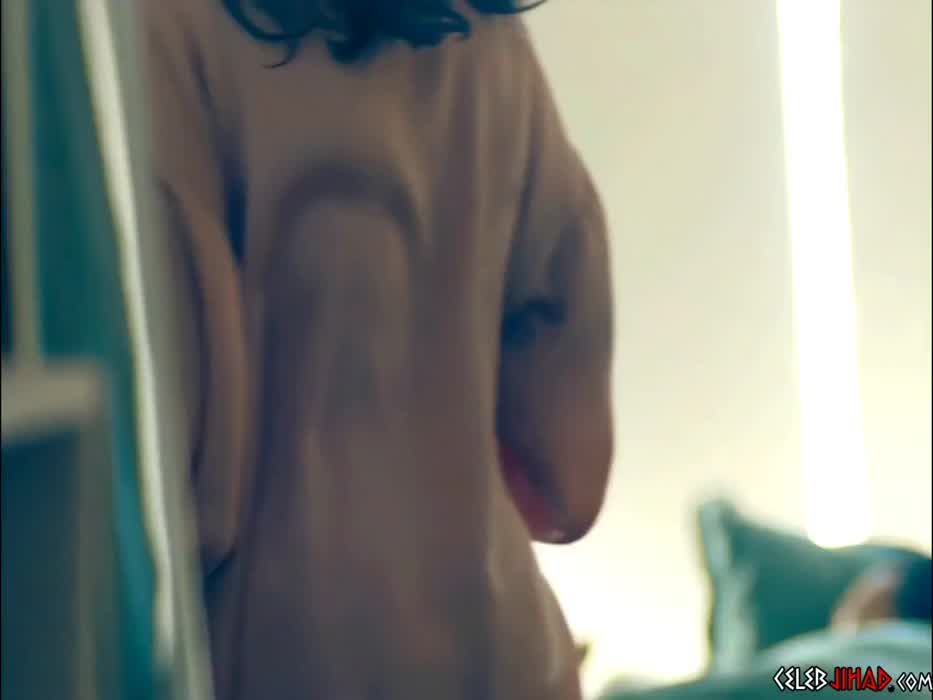 Pregnant Emilia Clarke in her latest movie