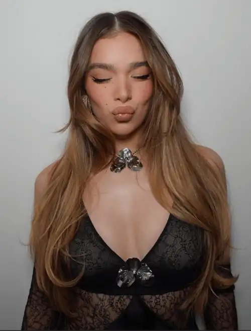 Let’s jerk to Hailee Steinfeld