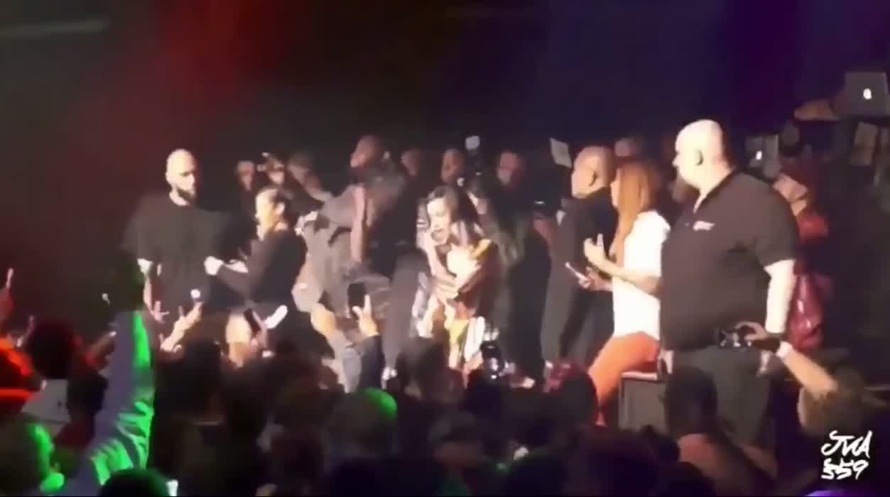 Hot Cardi B Letting Fans Grope Her During a Concert