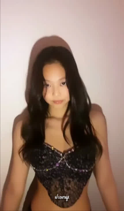Her face would look so good when it covered with cum and cum starts dripping 