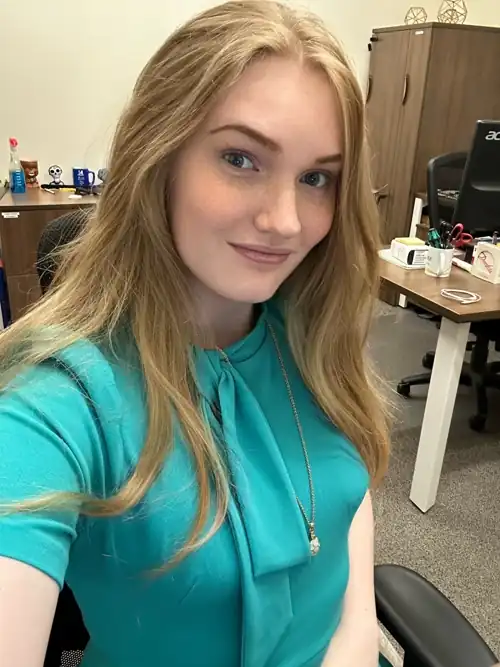 Does this color look good on me 🥺👉👈