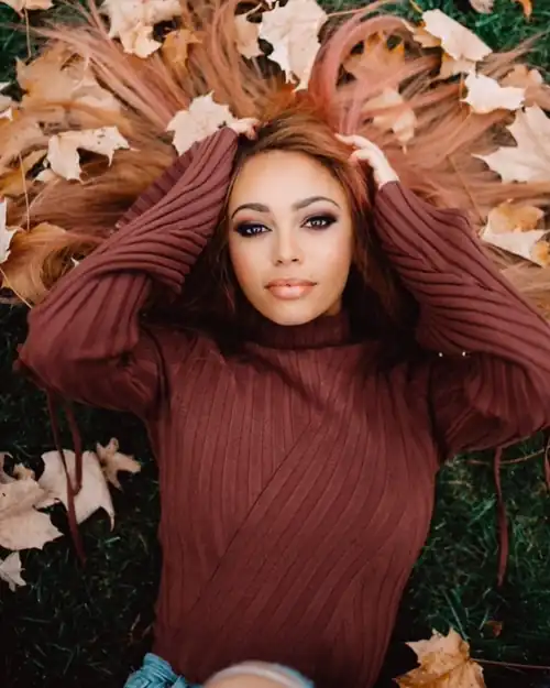 Toni Topaz [Vanessa Morgan]