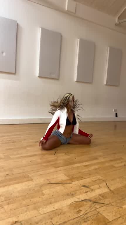 Such a sexy dancer🥵