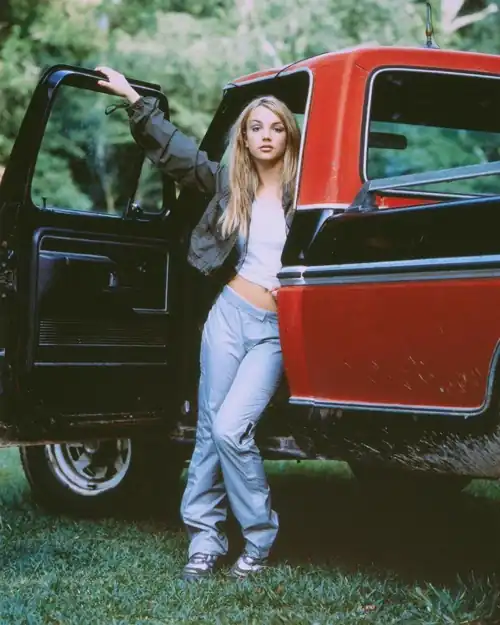 Britney Spears, 1999