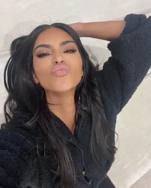I need to frot with a hung uncut bud for Kim 