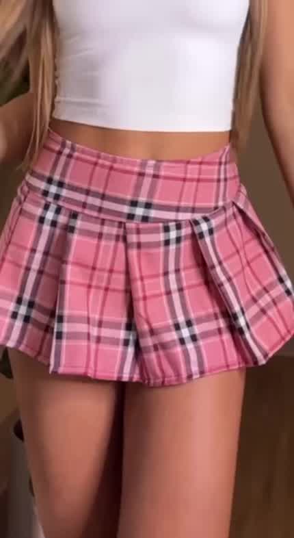 How do I look in this cute skirt <3