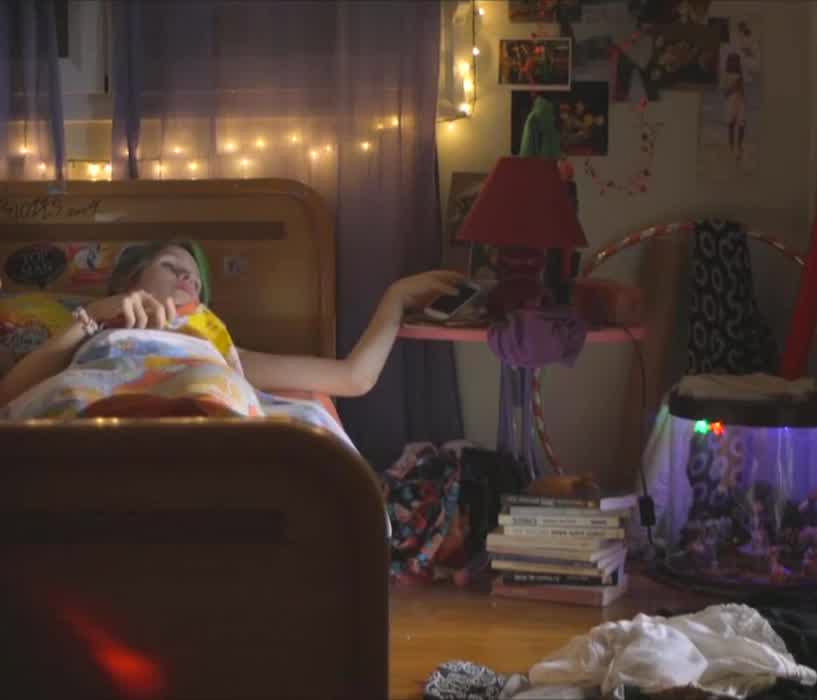 Daphne Patakia full frontal in 'Akryliko'