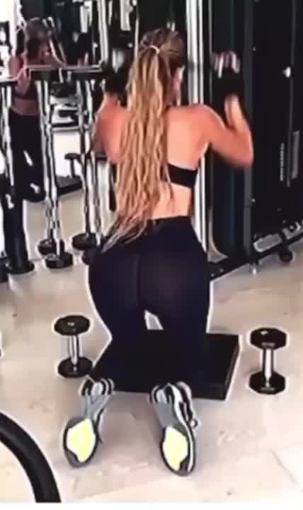 Khloe’s beautiful ass 🍑