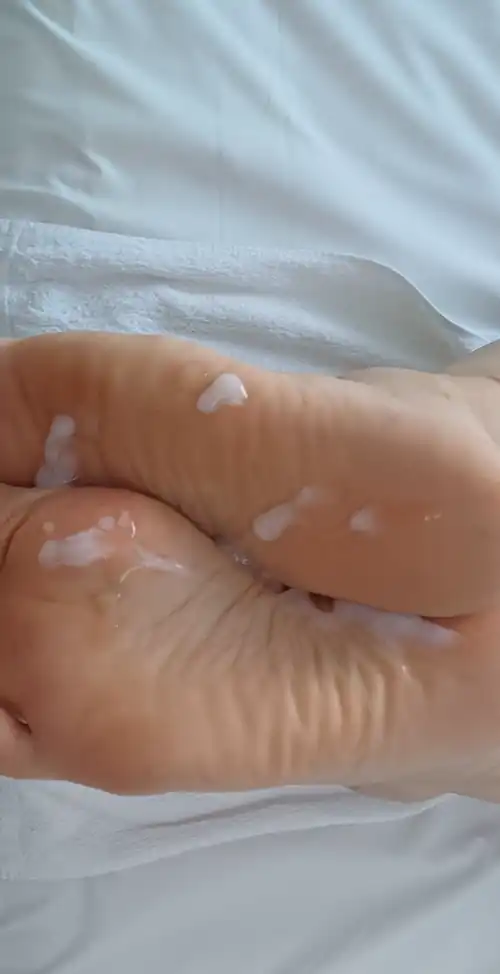 cum 💦on wifes soles