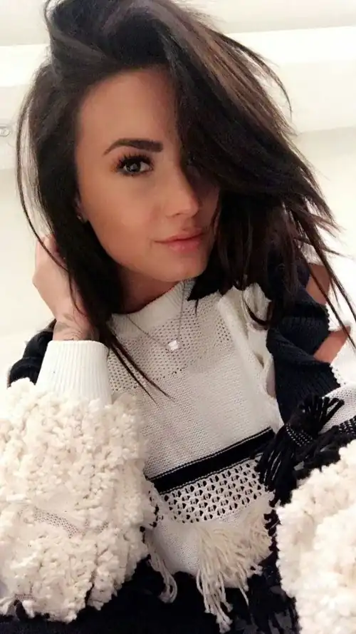 Cozy Demi (2016)