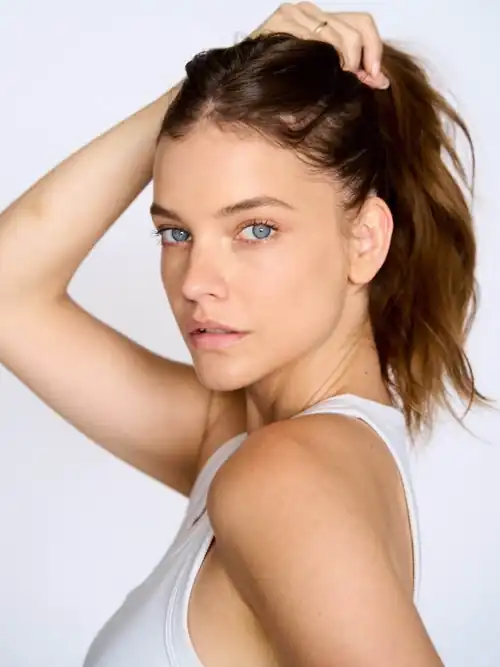 Any brown chubby buds with a small dick want to worship our goddesses Barbara? :))