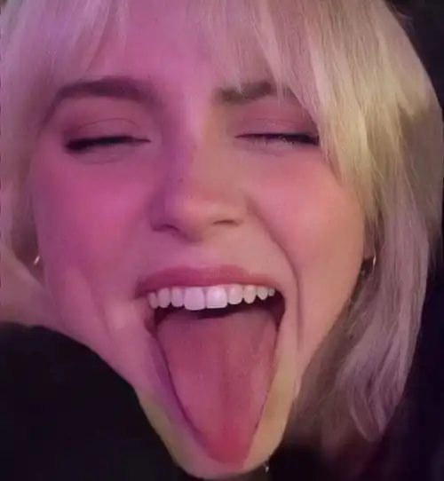 Billie tongue 👅