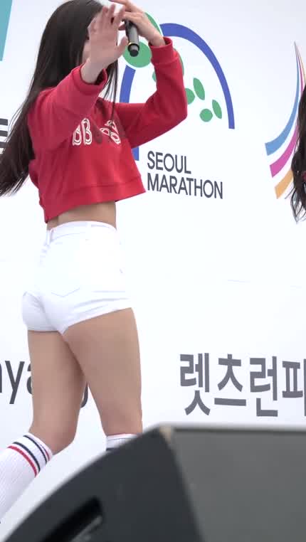 Redgifs has a Kpop Tag - Yeonwoo Momoland - SEXY KOREAN hips