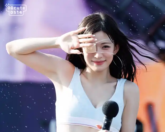 Chaeyoung with visible pores