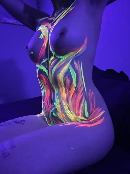 First time try out paints! Thoughts? 🥰