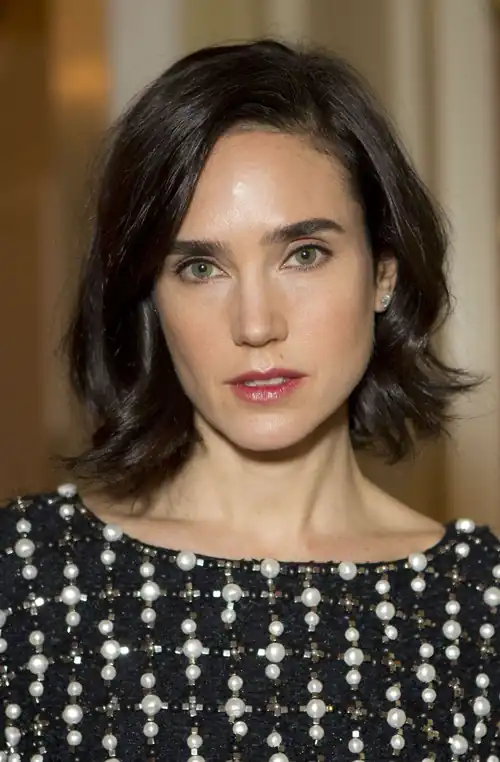 Her eyes look through my soul