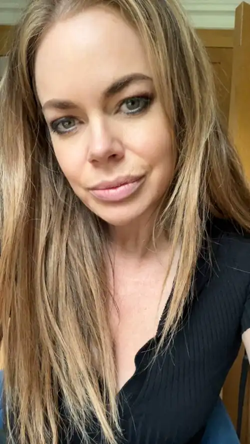 My morning selfie in the office, should we head home together?