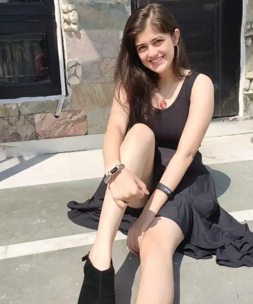 Urvi singh Queen Of Thighs