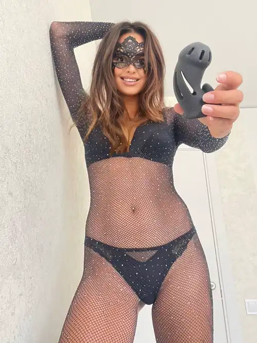 Tell me the truth, what is your size? If you're less than 8 inches, I'm going to cage you