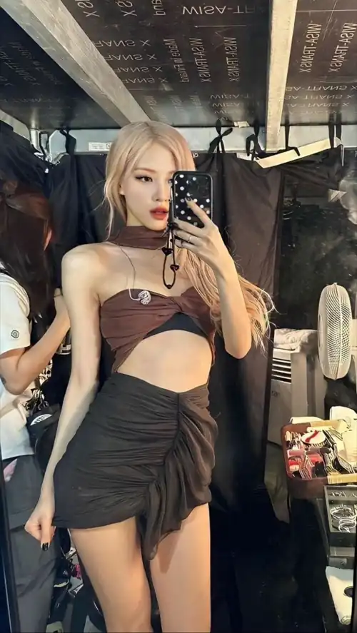 Just looks like such a fuckable slut here. Perfect for bbc.