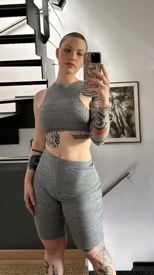 Can you see my camel toe ?